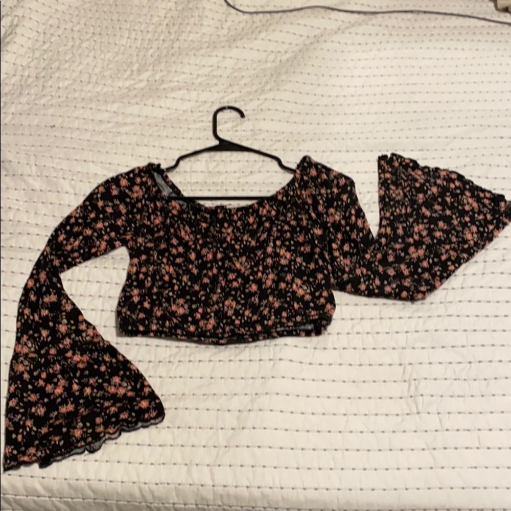 Cropped flowery bell sleeve top